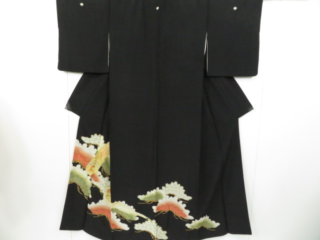 リサイクル　黒留袖　金銀糸刺繍　松と鳥文　着物